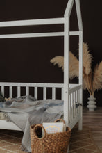 Load image into Gallery viewer, House bed