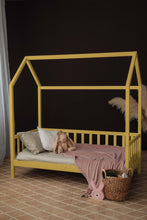 Įkelti paveikslėlį į galerijos peržiūros programą, House Bed