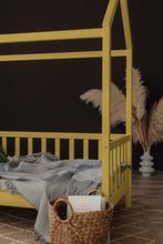 Įkelti paveikslėlį į galerijos peržiūros programą, House Bed