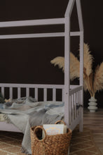 Įkelti paveikslėlį į galerijos peržiūros programą, House Bed