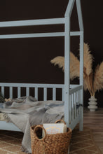 Įkelti paveikslėlį į galerijos peržiūros programą, House Bed