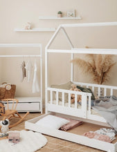 Load image into Gallery viewer, House bed
